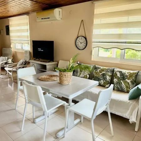 Meni'S Paradise House Dikella Exterior photo